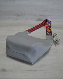 Жіноча сумка 23205 сіра з яскравим ременем