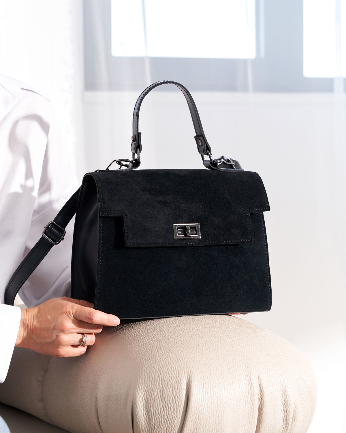 Сумка «Габриэль» со вставкой с натуральной замши черная Сумка «Габриэль» со вставкой с натуральной замши черная